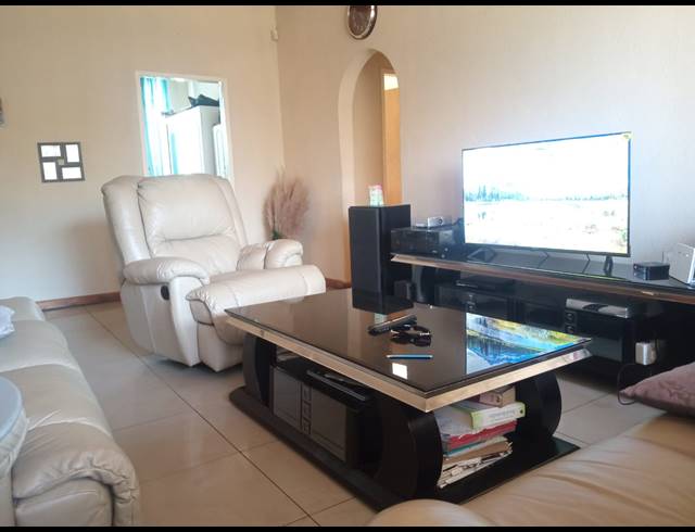 9 BEDROOM HOUSE FOR SALE IN BOKSBURG NORTH